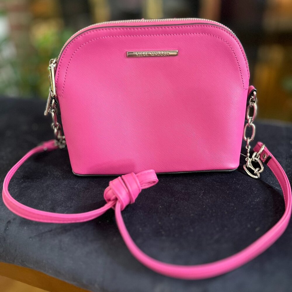 Hot pink Steve Madden crossbody with silver chain link accents, like new